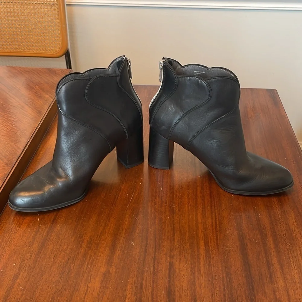 Adrienne Vittadini preowned leather